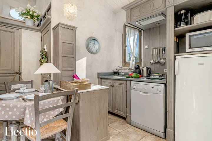 Gîte pour 2 personnes, avec jardin et piscine, animaux acceptés à Oppède - 4