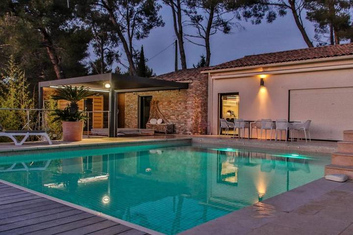 Villa pour 12 personnes, avec piscine et terrasse ainsi que jardin et sauna à Le Beausset - 3