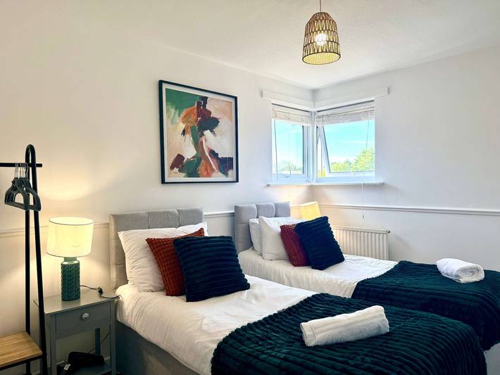 Ganze Wohnung, 2-Bed Milton Keynes Stay | Parking + Workspace in Milton Keynes, Südostengland