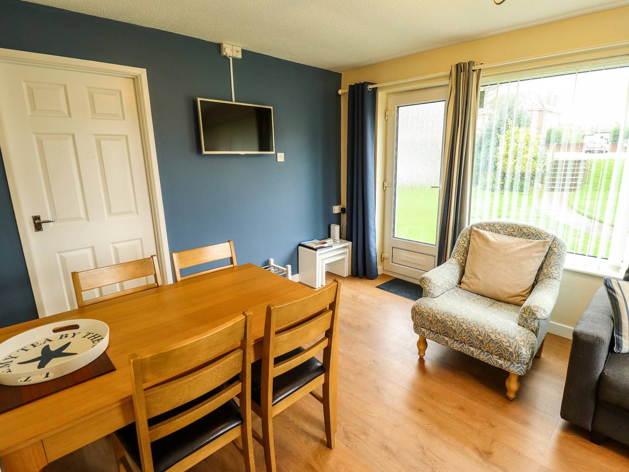 8 Royal Chalet Park in Mundesley, Norfolk Coast