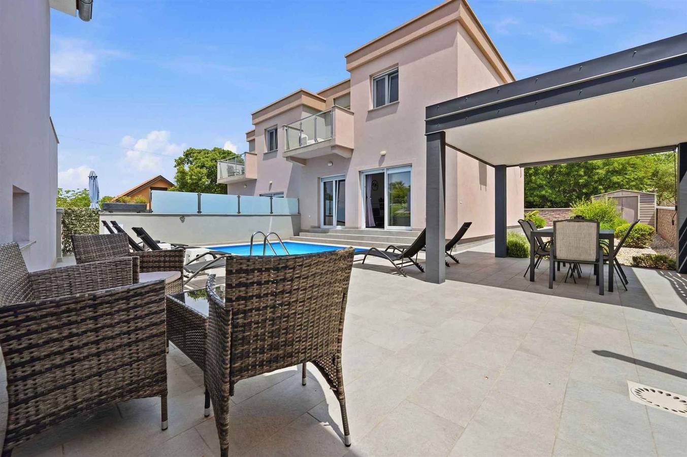 Ferienhaus mit Pool und Kilmaanlage in Pinezici, Krk