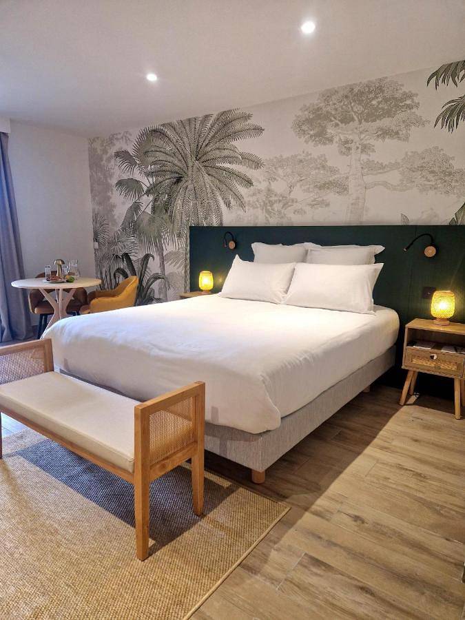 Hôtel pour 4 personnes, avec Terrasse et Jardin ainsi que Piscine et Vue à Fos-sur-Mer - 2