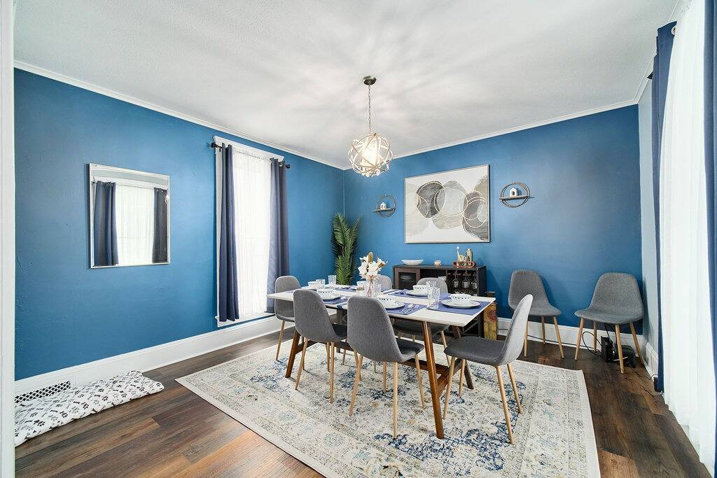 Central & Peaceful 3-bed home with a fireplace in Manistee, Manistee County