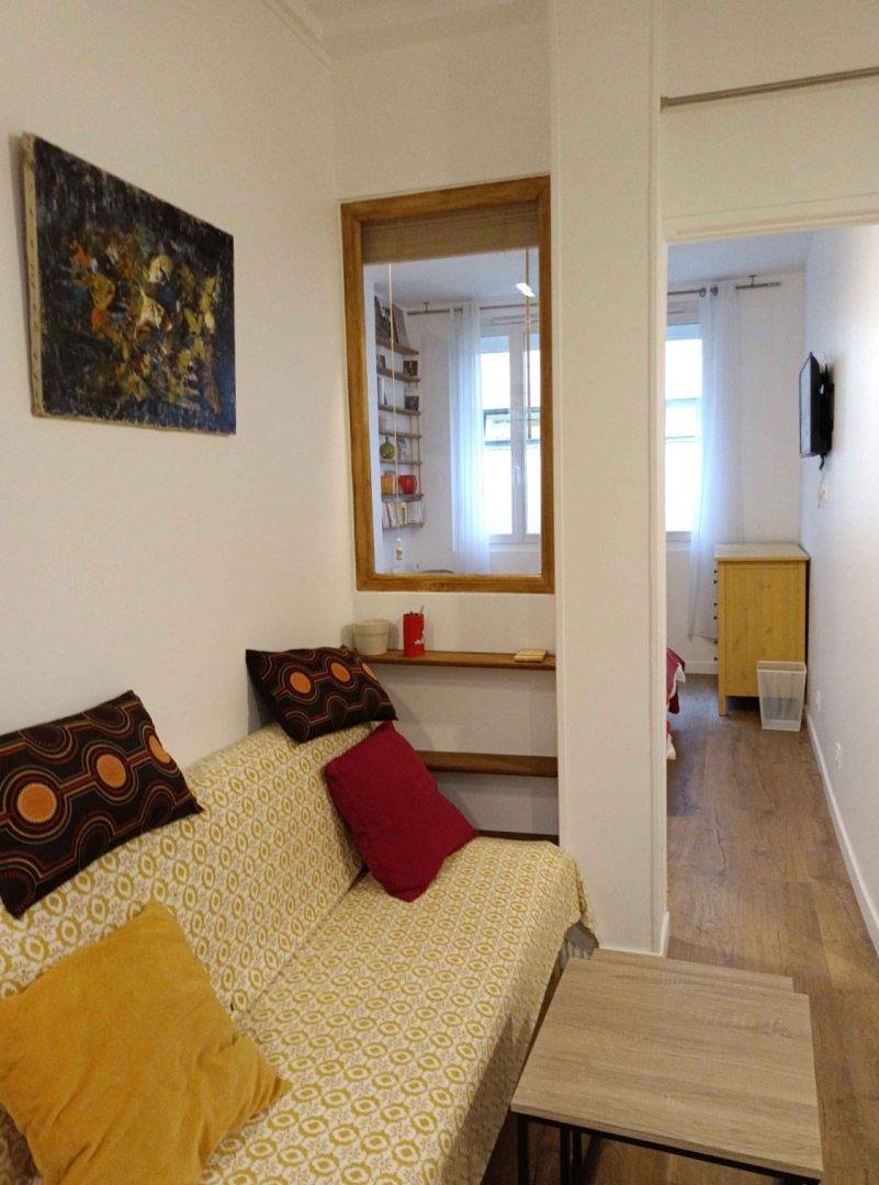 Appartement entier, Studio Paris Centre 3 personnes Max in Paris, Île de France