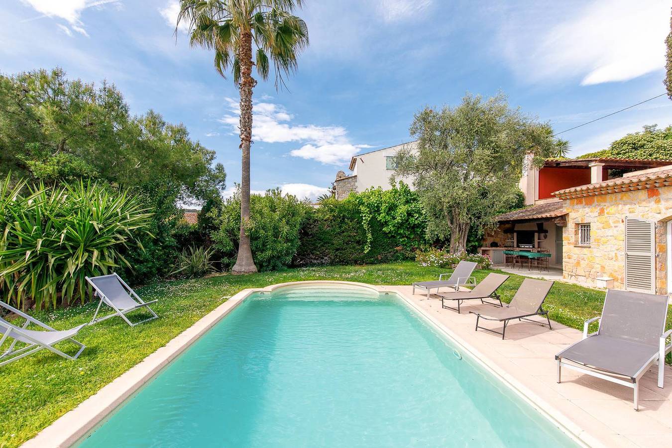 Appartement de vacances entier, Ravissant mas provençal, piscine, vue mer. Idéal pour vos vacances à Mougins! in Mougins, Région de Cannes