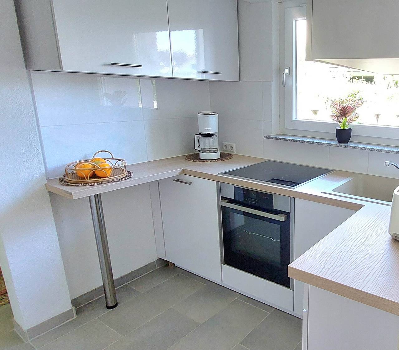 Ganze Wohnung, Ferienwohnung 'Anna' mit privater Terrasse und Gemeinschaftsgarten in Gaienhofen, Untersee