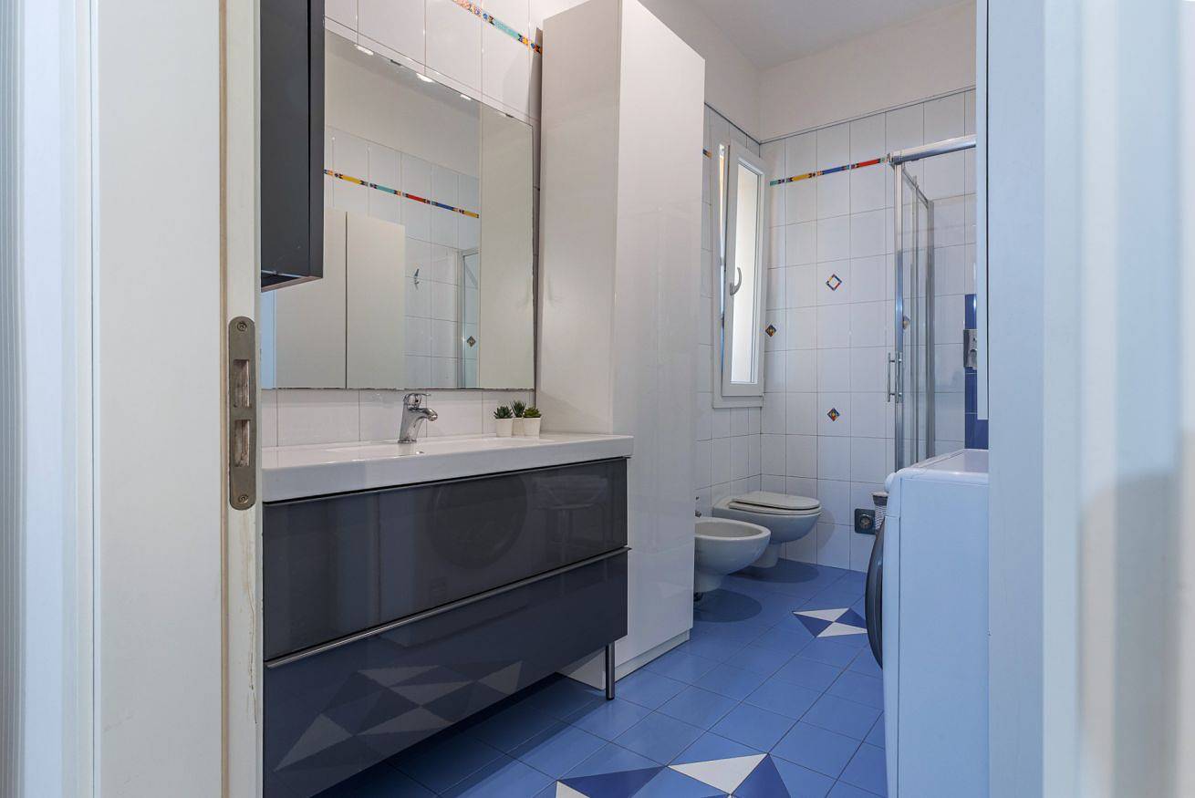 Entire apartment, Guesthost - Bright Flat Sant’Orsola & Villa Laura in Bologna, Bologna Province