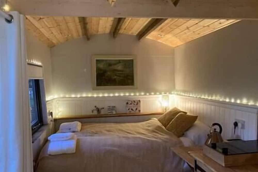 Aspen Leaves - Tranquil Shepherds Hut- Views of The South Downs National Park in East Lavington, South Downs