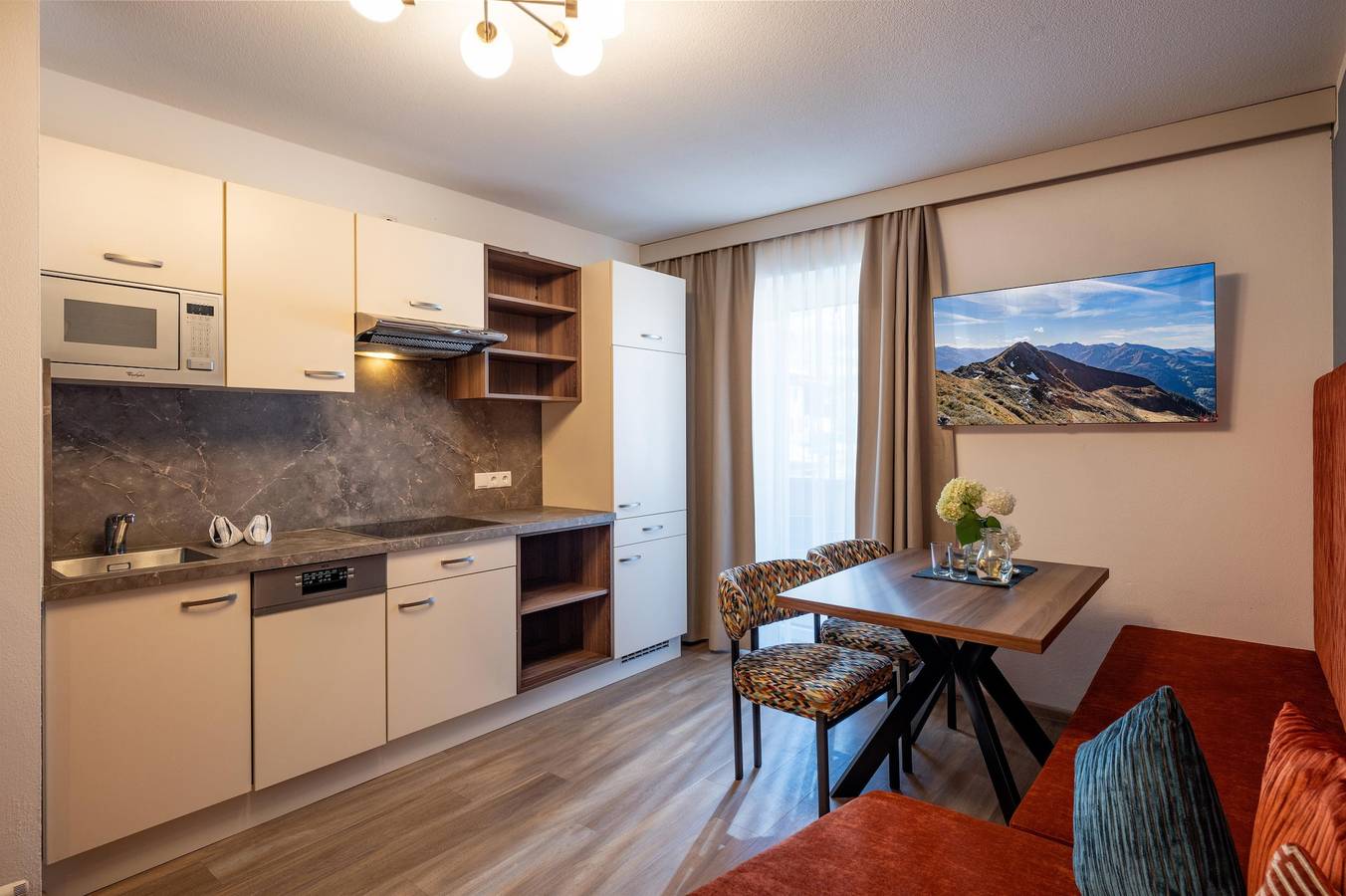 Geheel vakantieappartement, App/1 slaapkamer/woon-slaapk./douche,wc in Tux Alps, Fügen