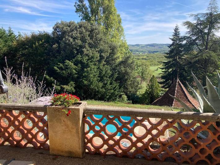 Location de vacances pour 15 personnes, avec vue ainsi que piscine et jardin, animaux acceptés à Azerat - 2