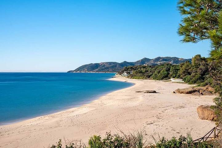 Villa pour 4 personnes, avec jardin ainsi que terrasse et piscine à Santa Margherita di Pula