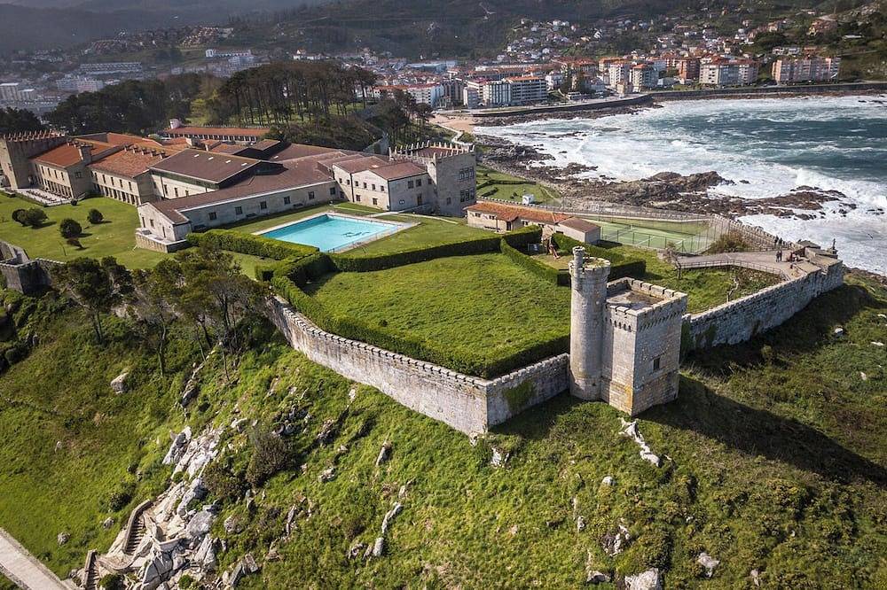 Sun-Kissed Sailing Adventure in Galicia, Baiona in Praia da Cuncheira (Baiona), Baiona