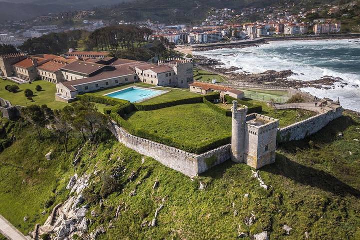 Sun-Kissed Sailing Adventure in Galicia, Baiona in Praia da Cuncheira (Baiona), Baiona