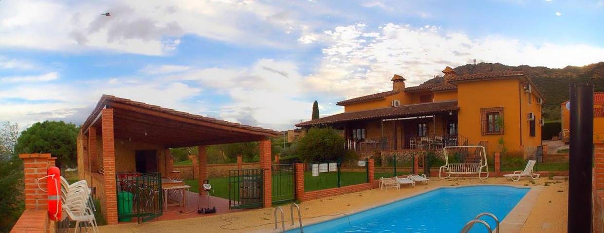 Casa de vacaciones para 22 personas, con piscina además de jardín y vistas, Se admiten mascotas en Extremadura - 3