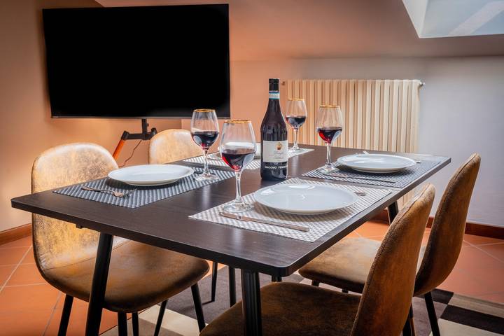 Apartamento entero, Piazza michele ferrero - sulla piazza centrale in Alba, Langhe