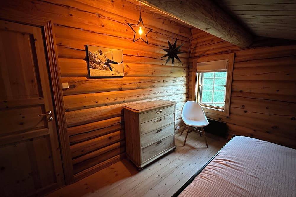 Luxury hillside family home with panoramic views, sauna & hot tub in Tveitvatnet, Åmli