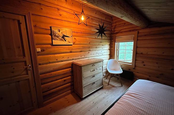 Luxury hillside family home with panoramic views, sauna & hot tub in Tveitvatnet, Åmli