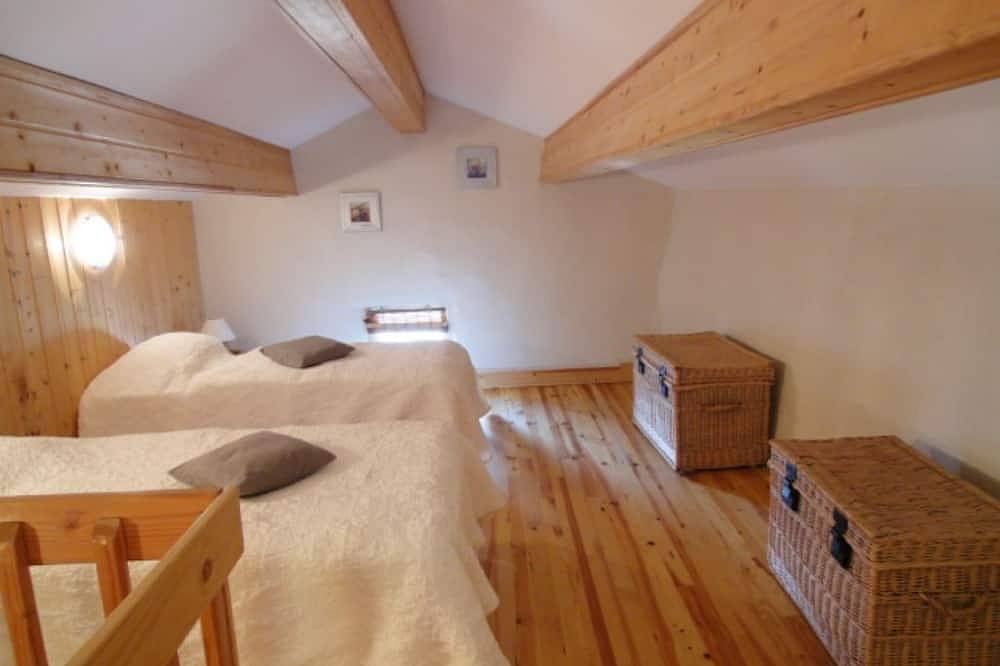 Gite 5 persons in a stone mas, swimming pool, property 10Ha, panoramic view in Rocles, Parc naturel régional des Monts d'Ardèche