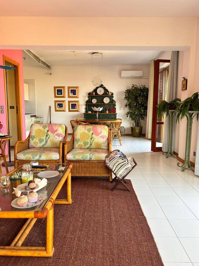 Ferienwohnung für 5 Personen, mit Terrasse und Pool sowie Ausblick