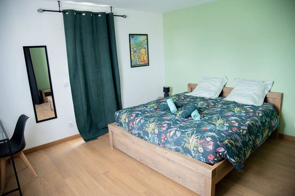 House With Air Conditioning, Terrace, Plancha 20 minutes from Nîmes in Mus, Nimes region