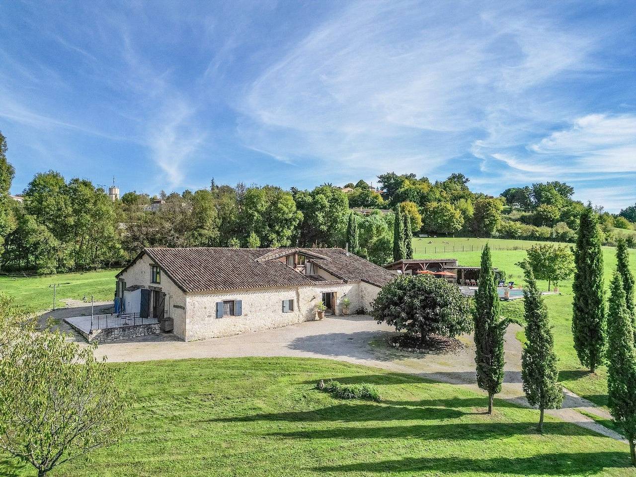 137 Beautiful Farmhouse Retreat | Sleeps 10 in Castillonnès, Région de Villeneuve-sur-Lot