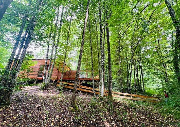 Gîte pour 4 personnes, avec jardin et jacuzzi à Cerfontaine