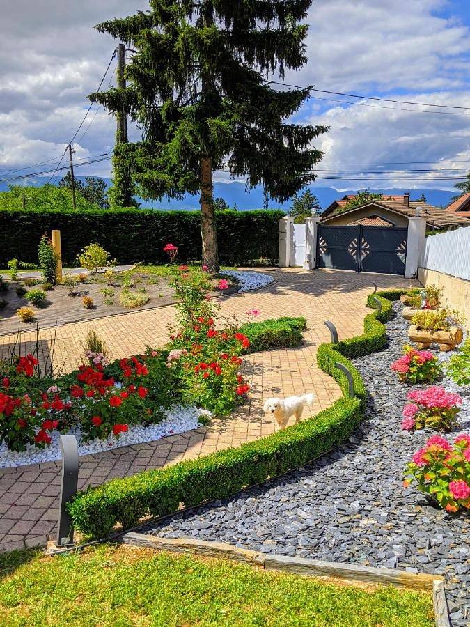 Gîte pour 4 personnes, avec Balcon et Jacuzzi ainsi que Terrasse et Jardin à Collonges-sous-Salève