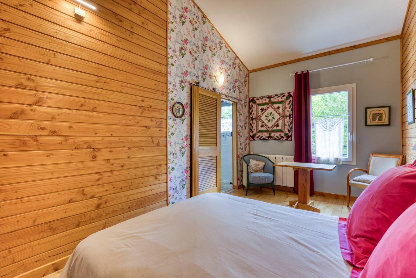 Chambre d’hôtes « Chambre Madeleine » avec piscine partagée, terrasse partagée et Wi-Fi in Soubès, Région de Lodève