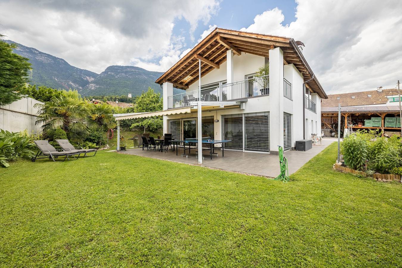Ganze Wohnung, Ferienwohnung 'Angerblick' mit Bergblick, privater Terrasse und Wlan - Urlaub auf dem Bauernhof in St. Michael, Eppan an der Weinstraße