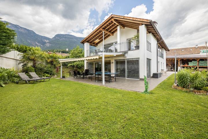 Ferienwohnung für 5 Personen, mit Balkon und Garten in Eppan an der Weinstraße