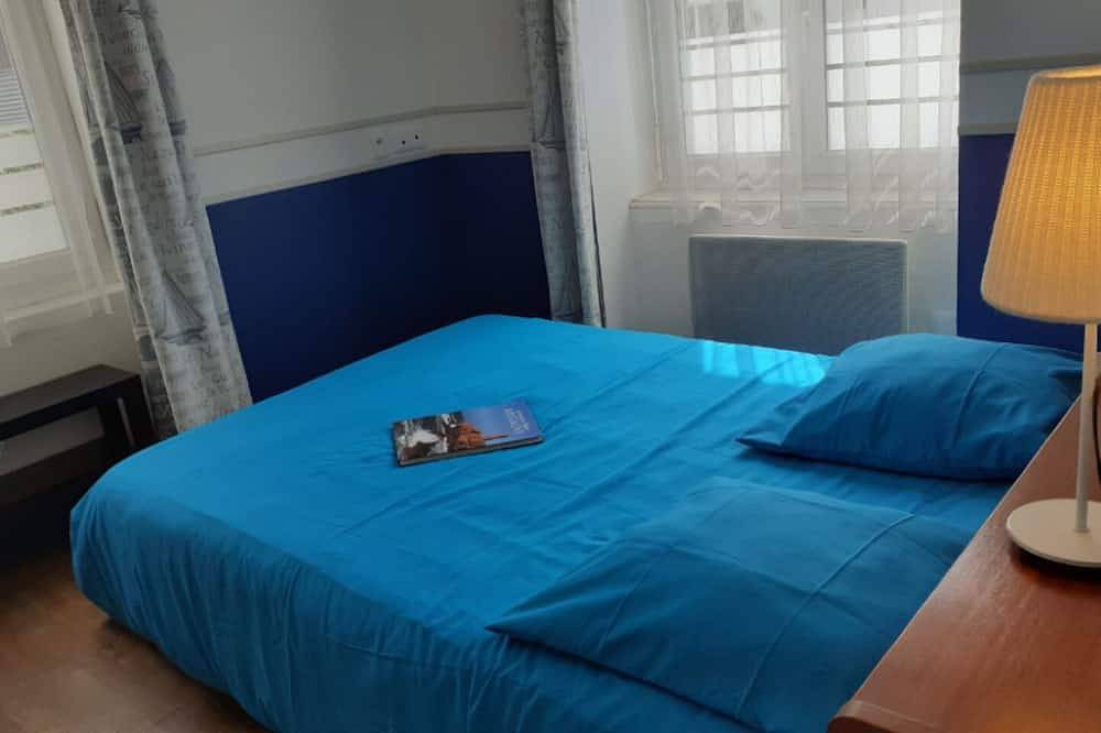 Appartement Lumineux Au Sein D'une Maison De Caractere in Pont-l'Abbé, Côte de Cornouaille
