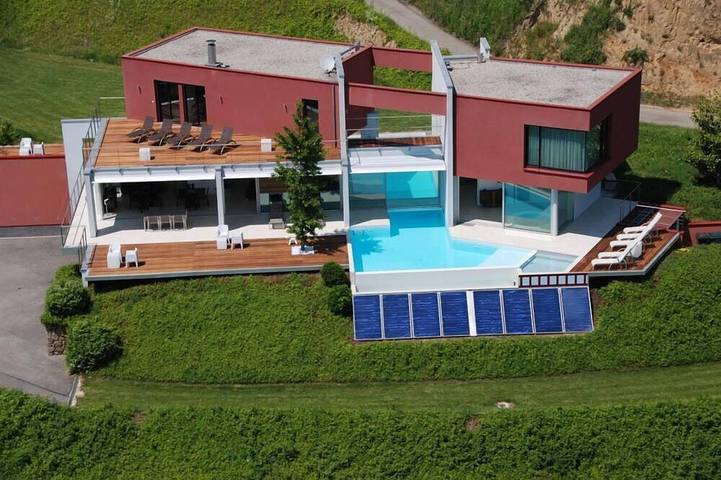 Location de vacances pour 8 personnes, avec Balcon et Jacuzzi ainsi que Jardin et Sauna à Saint-Désirat