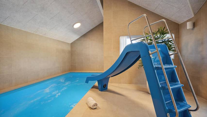 Ferienhaus für 18 Personen, mit Terrasse und Garten sowie Sauna in Ivenack