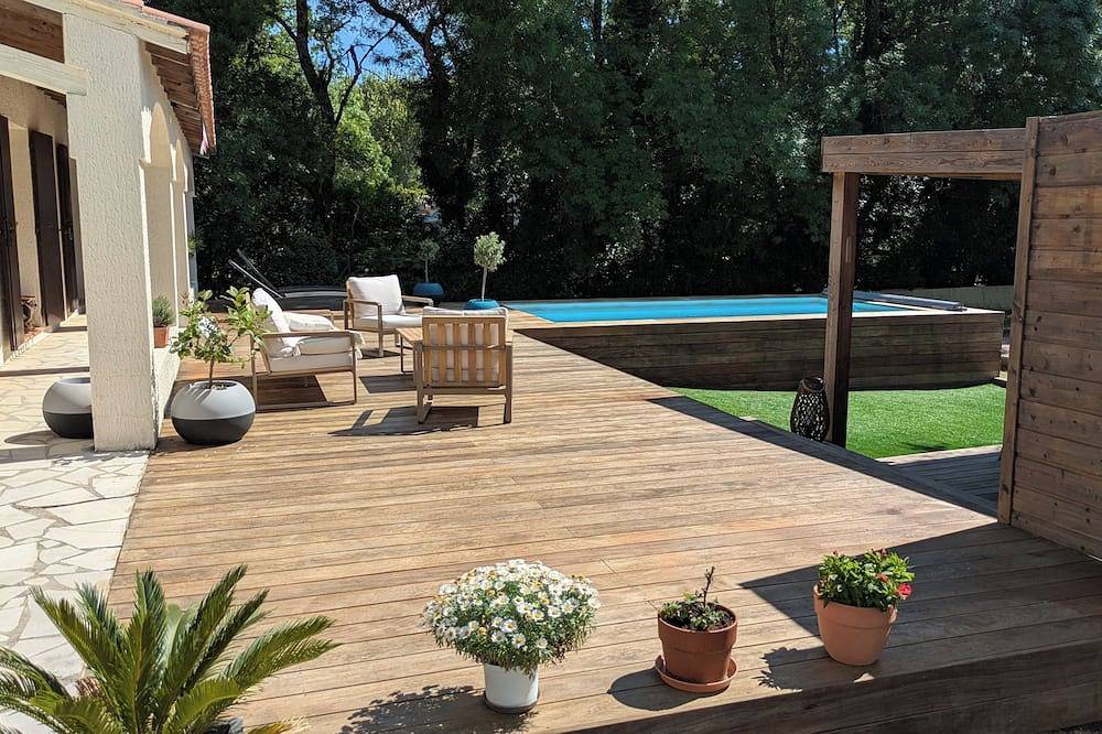 Maison avec piscine au cœur du Parc de la Sainte‑Baume in La Roquebrussanne, Région de Brignoles