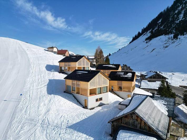 Ferienhaus für 10 Personen, mit Balkon und Terrasse sowie Sauna und Ausblick in Raggal
