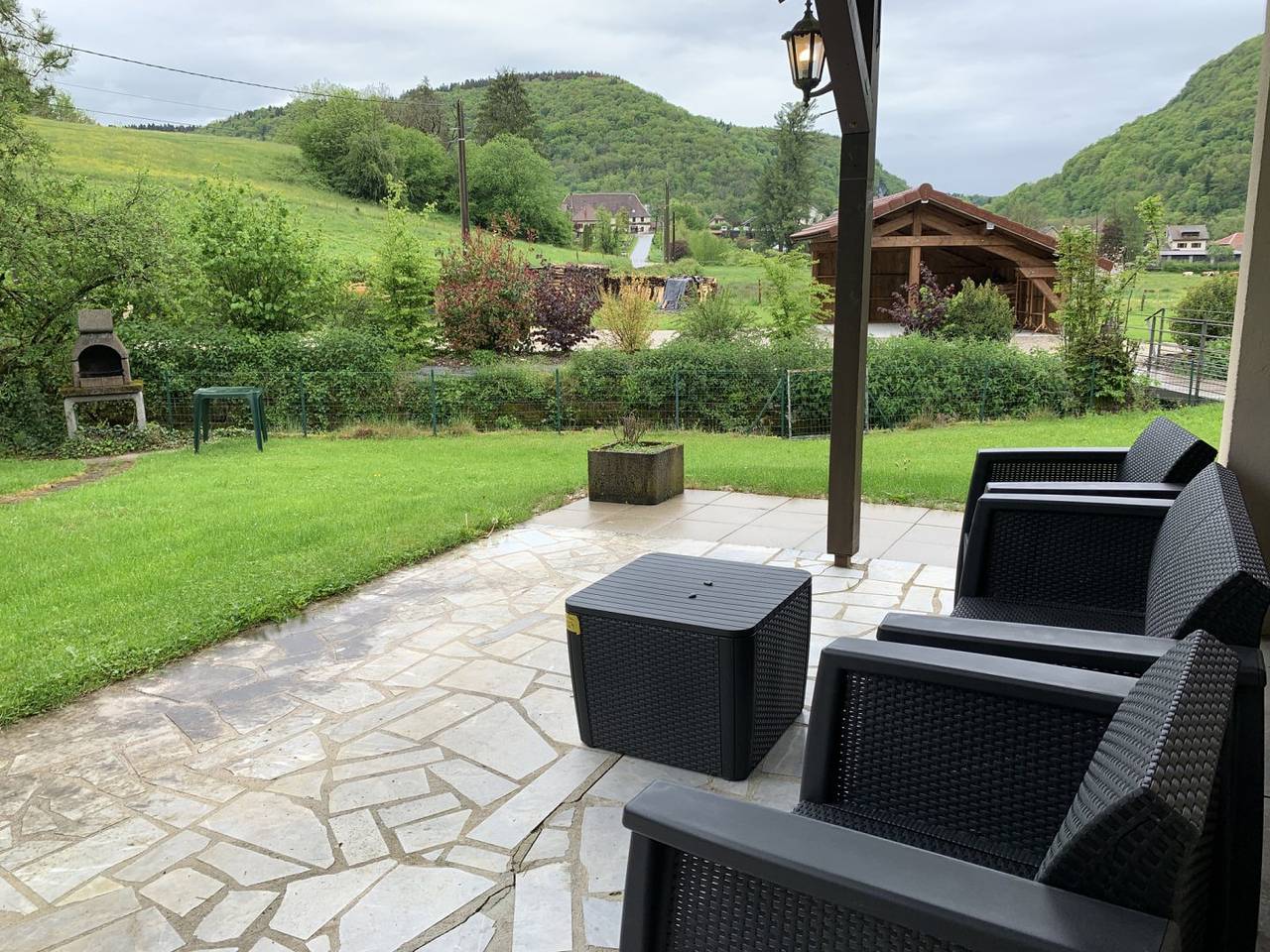 Chalet l'Arcange, Franche-Comté, bord de rivière in Nans-sous-Sainte-Anne, Doubs