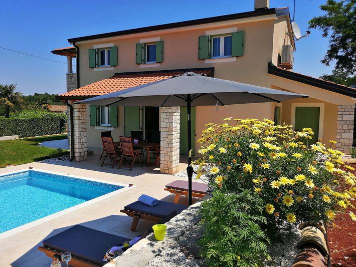 Ferienhaus für 6 Personen, mit Pool und Garten