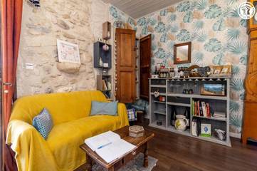 Location de vacances pour 2 personnes, avec jardin ainsi que terrasse et piscine à Loisieux