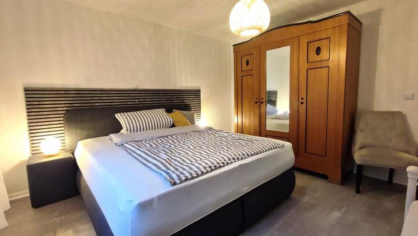 Ferienwohnung für 5 Personen, mit Balkon und Terrasse sowie Garten und Ausblick in Zell (Mosel)