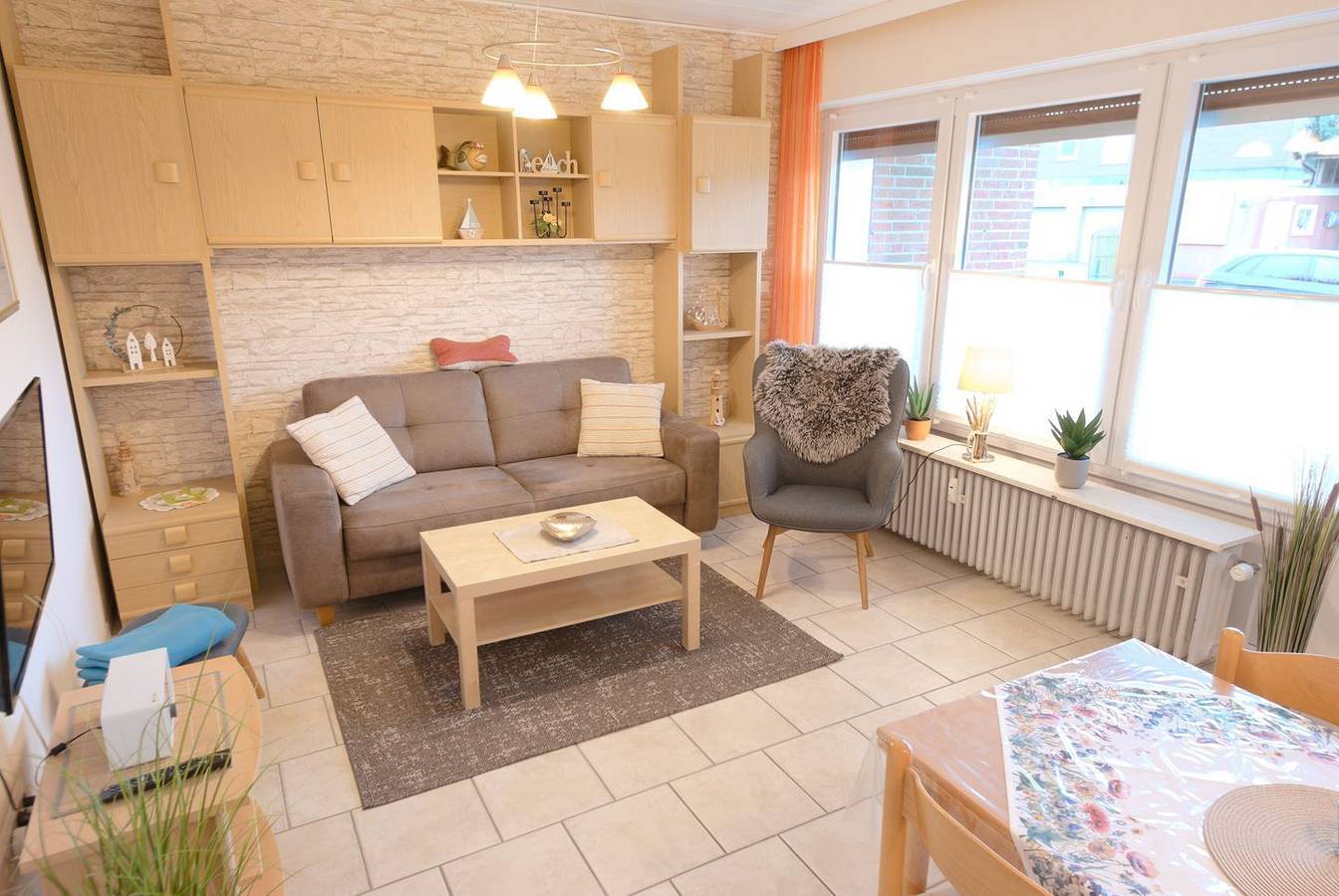 Ganze Wohnung, Strandnahe und gemütliche Parterre-Ferienwohnung mit Terrasse in Strand Norddeich, Norddeich