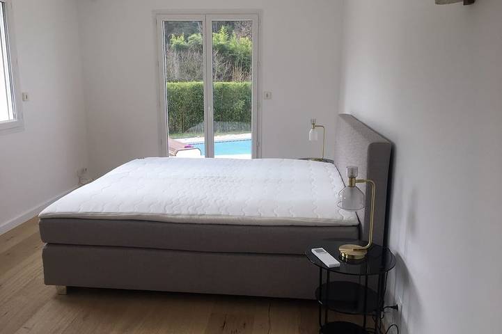 Location de vacances pour 11 personnes, avec jacuzzi ainsi que jardin et terrasse, animaux acceptés à Saint-Clément-de-Rivière - 2