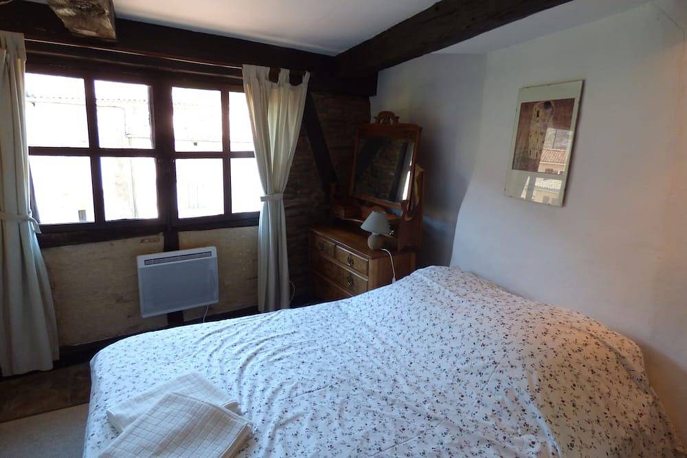 Casa de Pueblo Bijou Con Piscina Climatizada En Tranquil Courtyard Gardens in Saint-Antonin-Noble-Val, Tarn y Garona