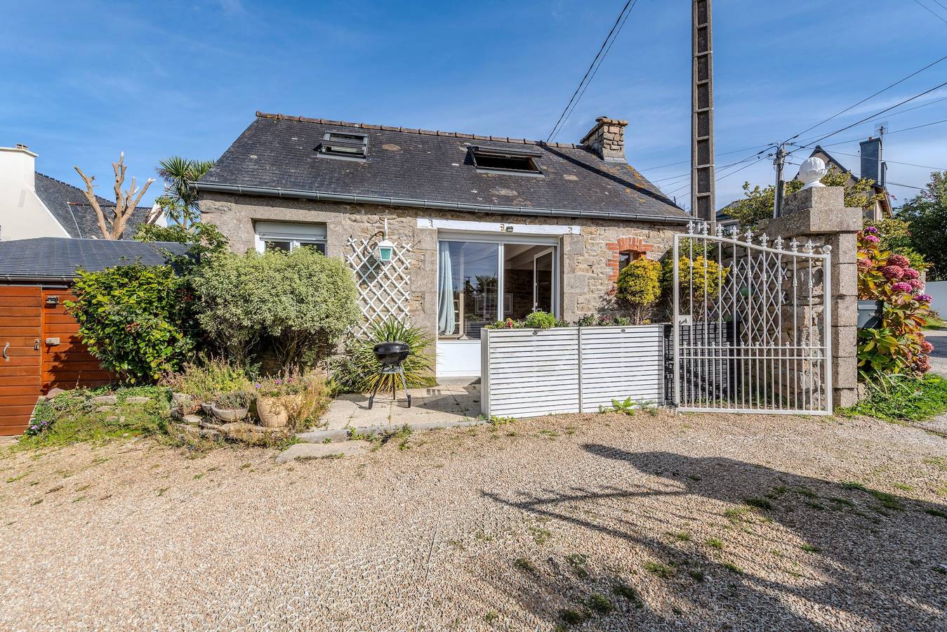 Gîte cosy « La Maison Du Gardien »vue mer & port Gr 34 à pied in Ploudalmézeau, Région de Brest