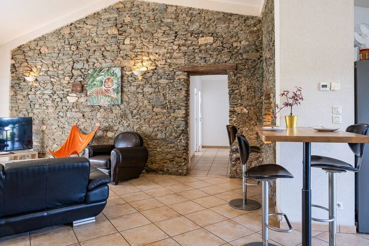 Gîte pour 7 personnes, avec jardin et terrasse, animaux acceptés - 1