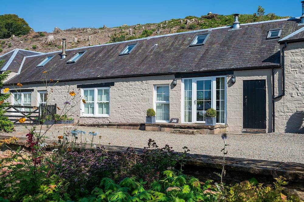 Charming Fully Refurbished Garden Cottage  in Dumfries and Galloway