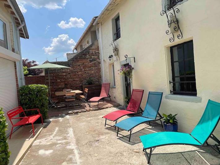 Location de vacances pour 14 personnes, avec terrasse à Joze