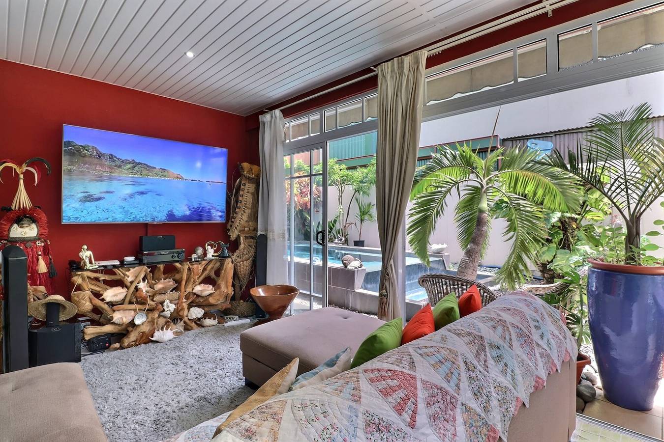Hiiaka room - city center - swimming pool in Papeete, Tahiti