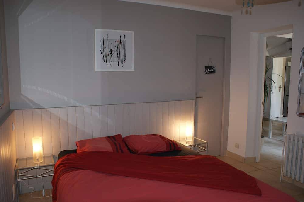 Magnificent little house, gîte, well located in Rochefort-du-Gard, Nimes region