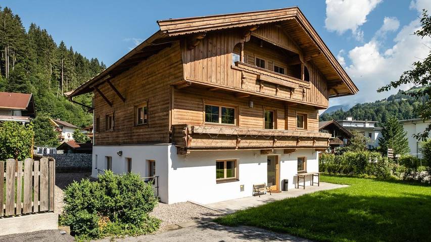 Chalet voor 25 personen, with sauna and tuin as well as terras, met huisdier in Hopfgarten im Brixental