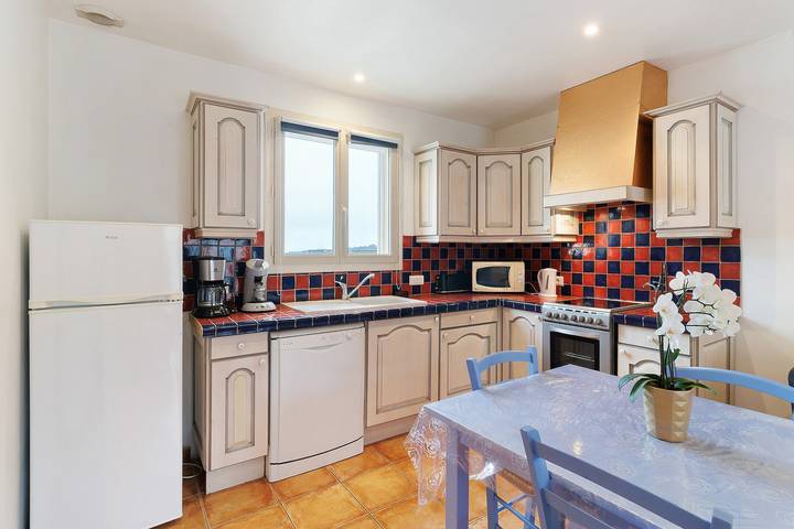 Cottage for 2 with Heated Pool and Wi-Fi in Quiet Sarlat Setting in Sarlat-la-Canéda, Périgord Noir